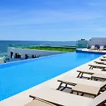 Charmie Queen Std In Infinity Pool & *
