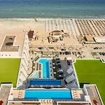 Charmie Queen Std In Infinity Pool & Apartment Navodari