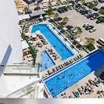 Charmie Queen Std In Infinity Pool & Apartment