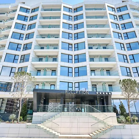 Apartment Charmie Queen Std In Infinity Pool &