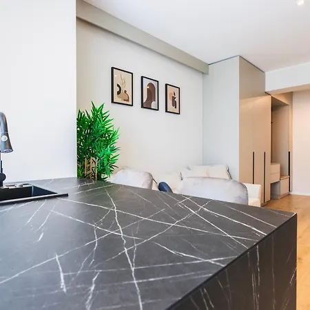 Charmie Queen - Infinity Pool & *