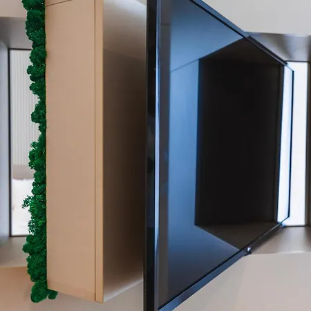 Charmie Queen - Infinity Pool & Appartement Năvodari