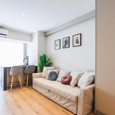 Charmie Queen - Infinity Pool & *