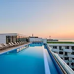 Charmie Queen Std In Infinity Pool & Apartment *