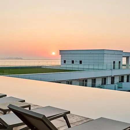 Charmie Queen Std In Infinity Pool & Apartamento