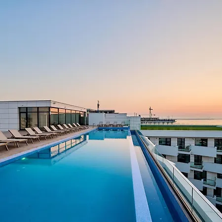 Charmie Queen Std In Infinity Pool & Apartamento *