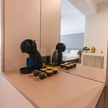 Charmie Queen - Infinity Pool & Апартаменты Нэводари