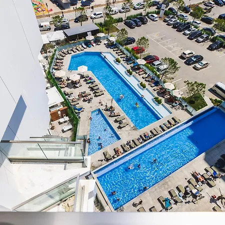 Charmie Queen Std In Infinity Pool & Apartamento