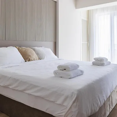 Charmie Queen - Infinity Pool & *